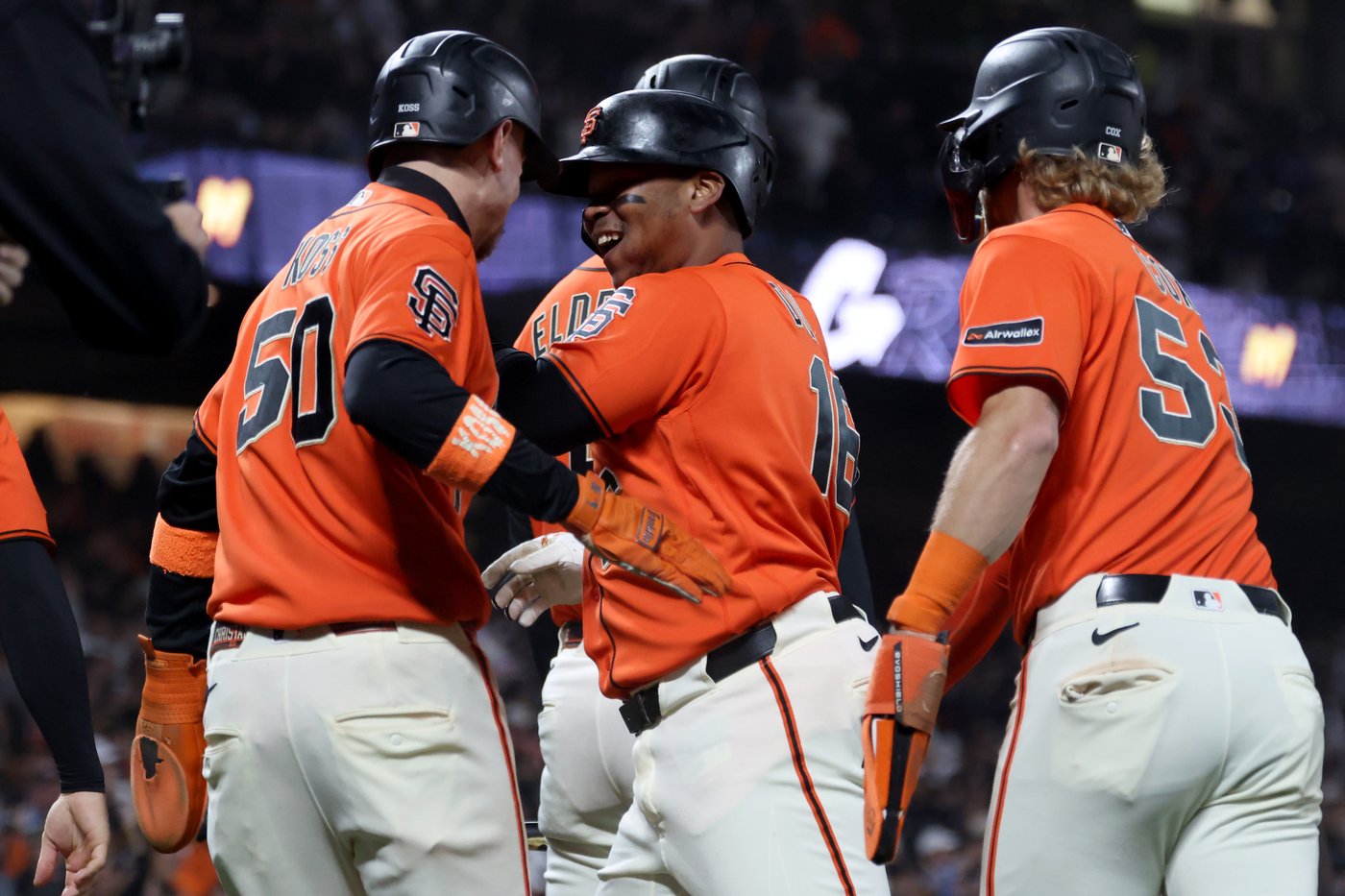 Ray gets 100th career win as Padres hold off Giants 7-5 to maintain wild-card edge | iNFOnews.ca