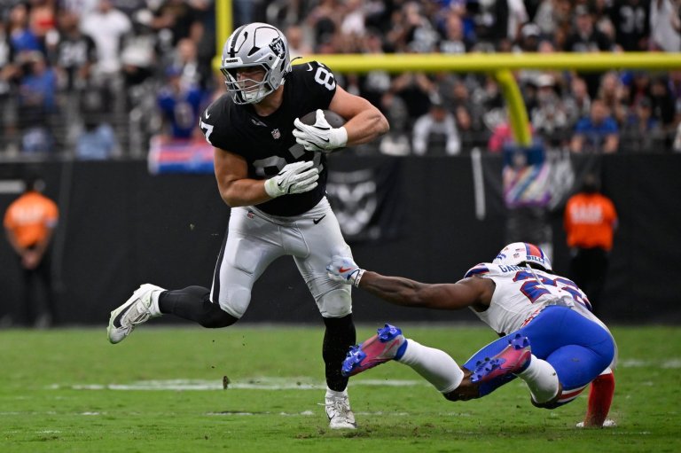 Bills' C.J. Gardner-Johnson ejected after spitting toward Raiders players | iNFOnews.ca