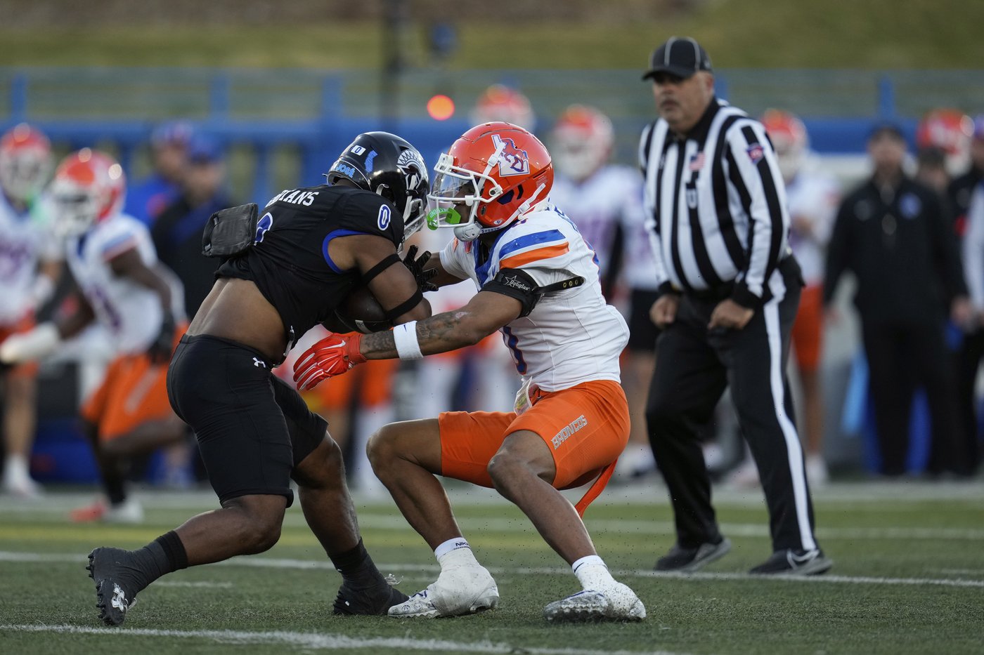Ashton Jeanty runs for 159 yards and 3 TDs as No. 13 Boise State beats San Jose State 42-21 | iNFOnews.ca