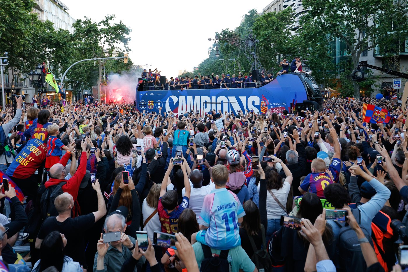 750,000 people take to the streets to celebrate Barcelona's league title | iNFOnews.ca