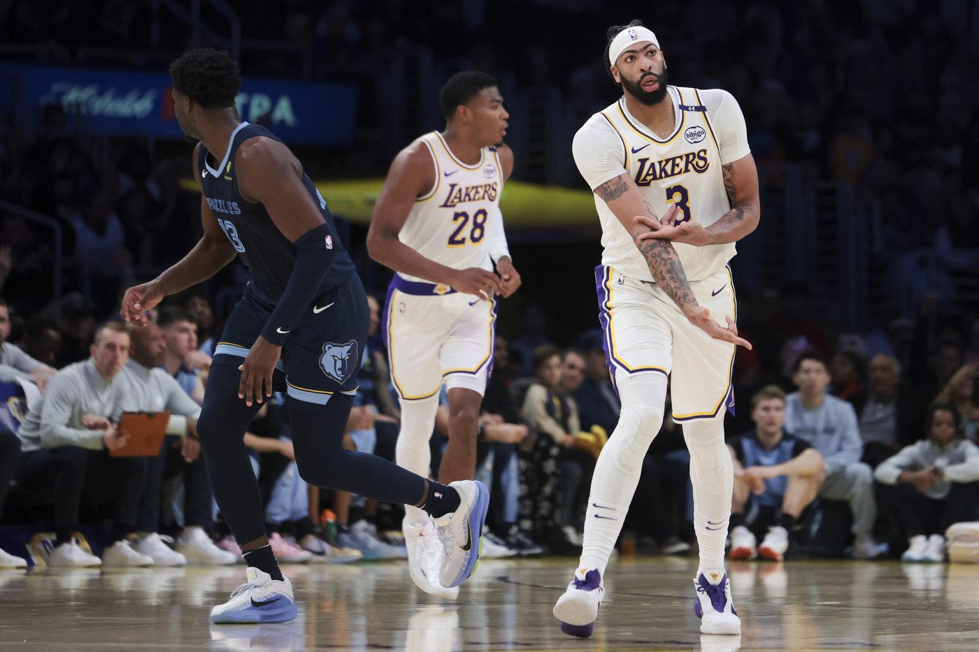 Anthony Davis scores 40 points, LeBron James has 18 in return to help Lakers beat Grizzlies, 116-110 | iNFOnews.ca