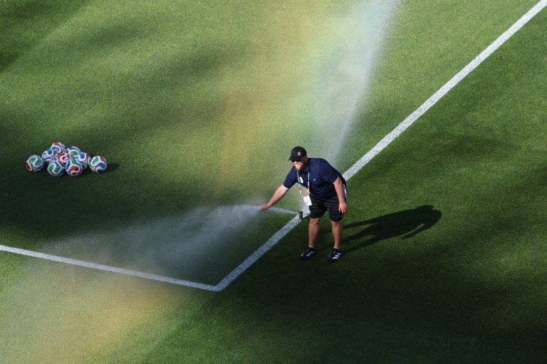 Sprinkler malfunctions at halftime of Iraq-Norway World Cup match at Gillette Stadium | iNFOnews.ca