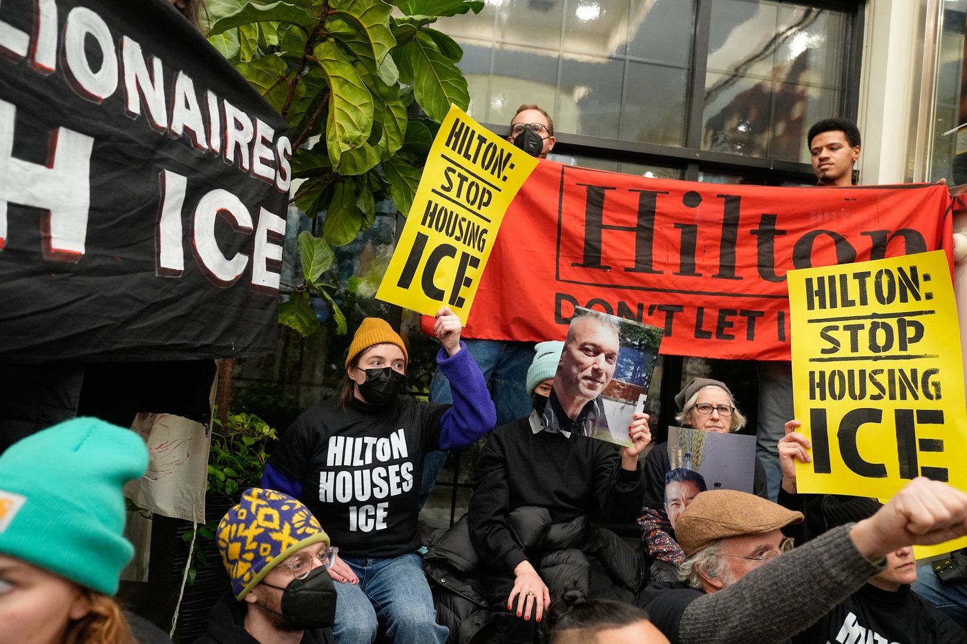 Dozens of protesters arrested at hotel in Manhattan during sit-in over immigration crackdown | iNFOnews.ca Dozens of protesters arrested at hotel in Manhattan during sit-in over immigration crackdown | iNFOnews.ca