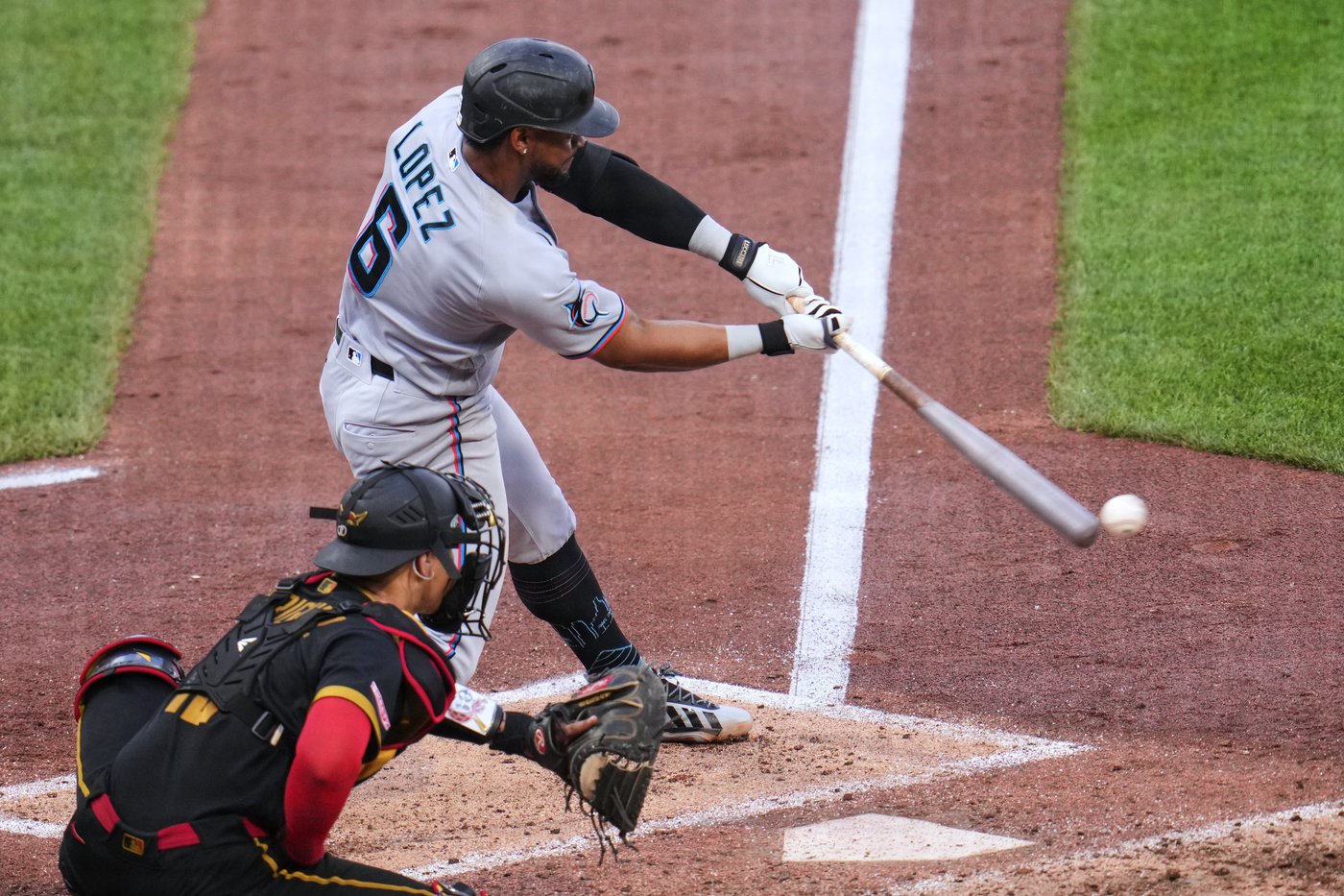 Marlins beat the Pirates 8-3 for their 6th straight victory | iNFOnews.ca