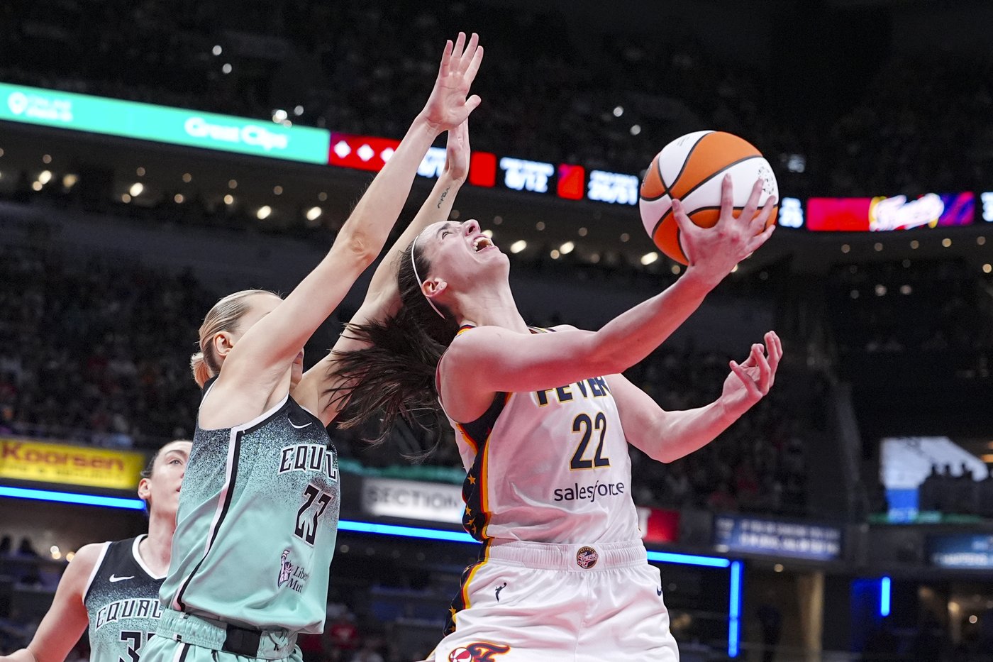 Mabrey's 26 points lead Sun to first win of the season, 85-83 over Fever | iNFOnews.ca