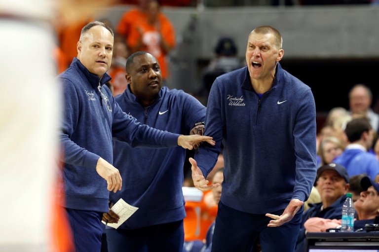 Kentucky coach Mark Pope fined $25,000 by SEC for postgame comments in violation of conference bylaw | iNFOnews.ca