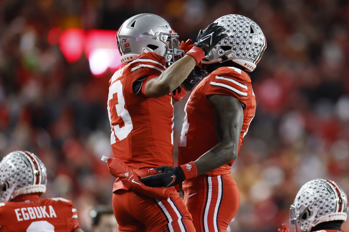 Howard throws 2 TD passes to Smith to help Ohio State rout Tennessee 42-17 in CFP | iNFOnews.ca Howard throws 2 TD passes to Smith to help Ohio State rout Tennessee 42-17 in CFP | iNFOnews.ca