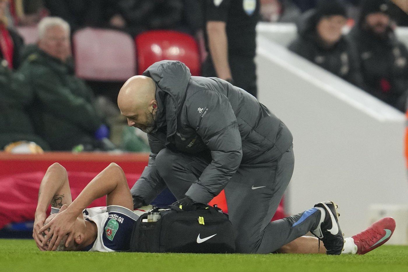 Brazil forward Richarlison sustains suspected calf injury | iNFOnews.ca Brazil forward Richarlison sustains suspected calf injury | iNFOnews.ca