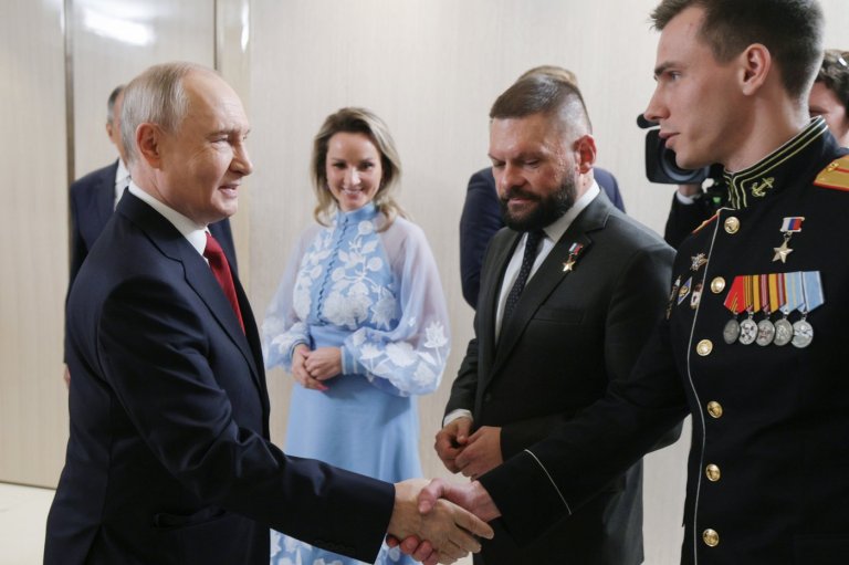 Russia touts candidates who fought in Ukraine for its wartime parliamentary election | iNFOnews.ca