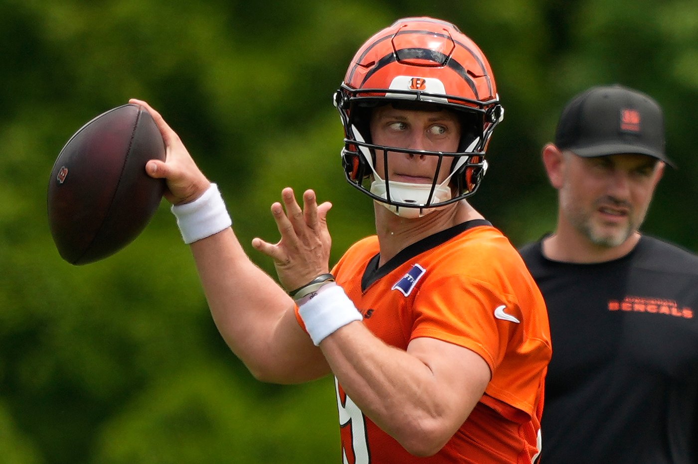 Bengals restructure Joe Burrow's contract to free up cap space, AP source says | iNFOnews.ca Bengals restructure Joe Burrow's contract to free up cap space, AP source says | iNFOnews.ca