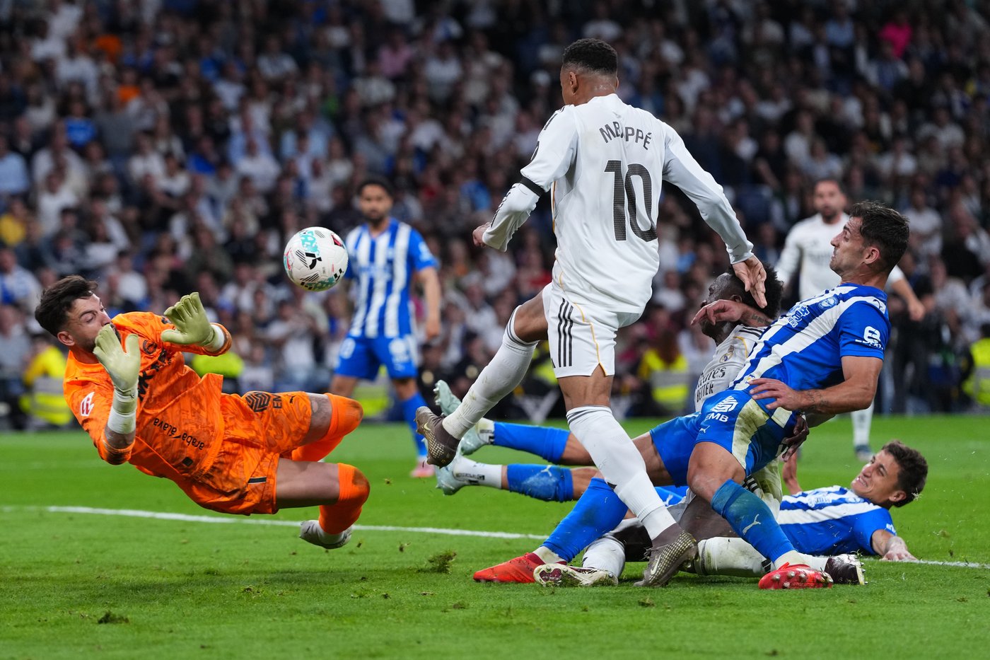 Mbappé and Vinícius lift Real Madrid out of a 4-game slump with a 2-1 win over Alaves | iNFOnews.ca Mbappé and Vinícius lift Real Madrid out of a 4-game slump with a 2-1 win over Alaves | iNFOnews.ca