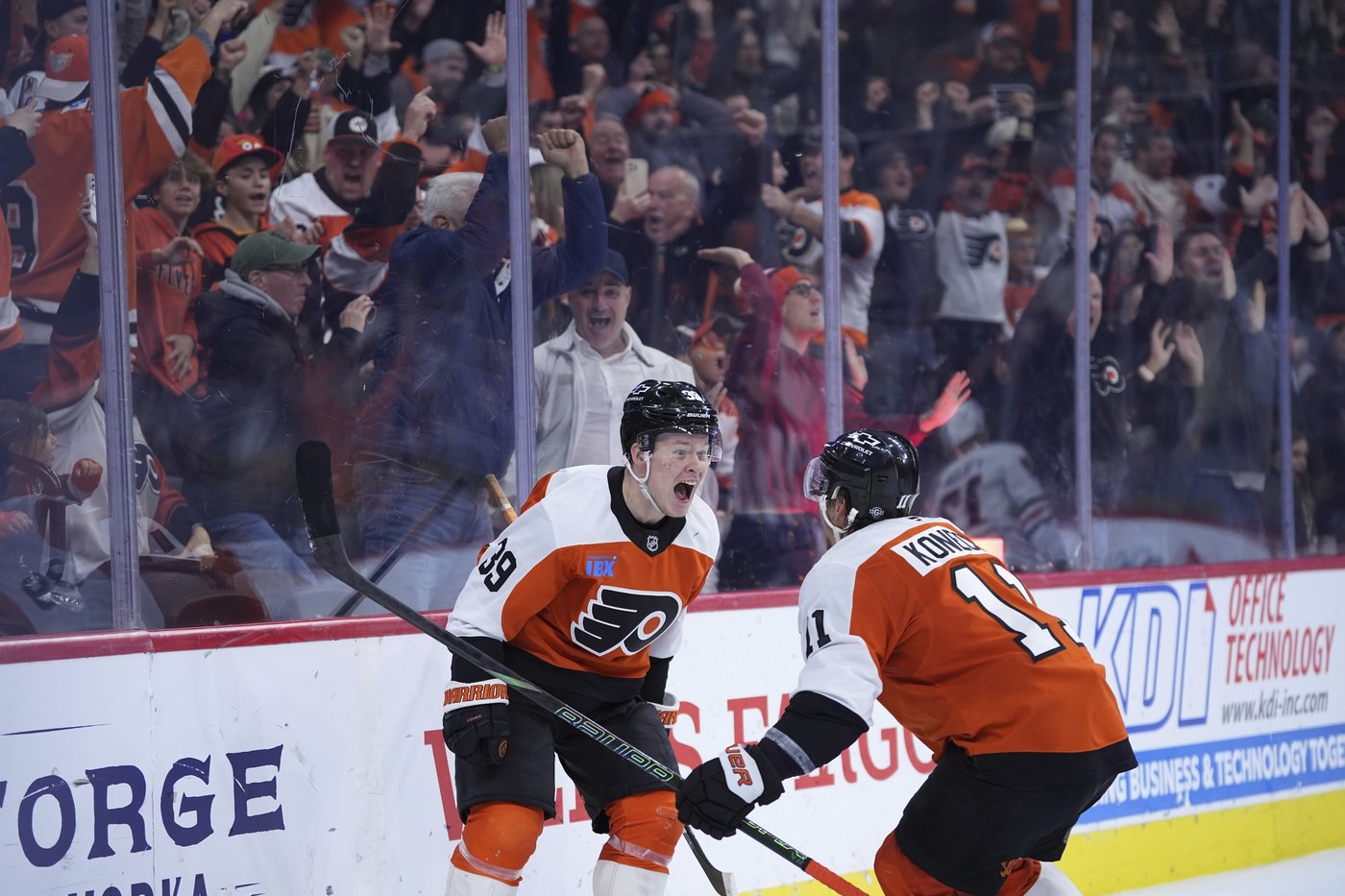 Michkov scores in overtime, Flyers rally to beat Blackhawks 3-2 | iNFOnews.ca