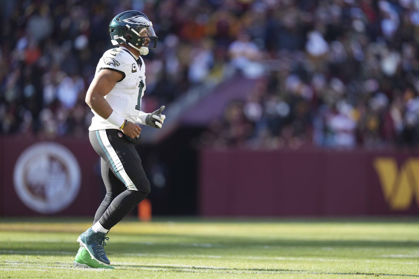 Eagles try to clinch NFC East title with Hurts' head injury looming large | iNFOnews.ca