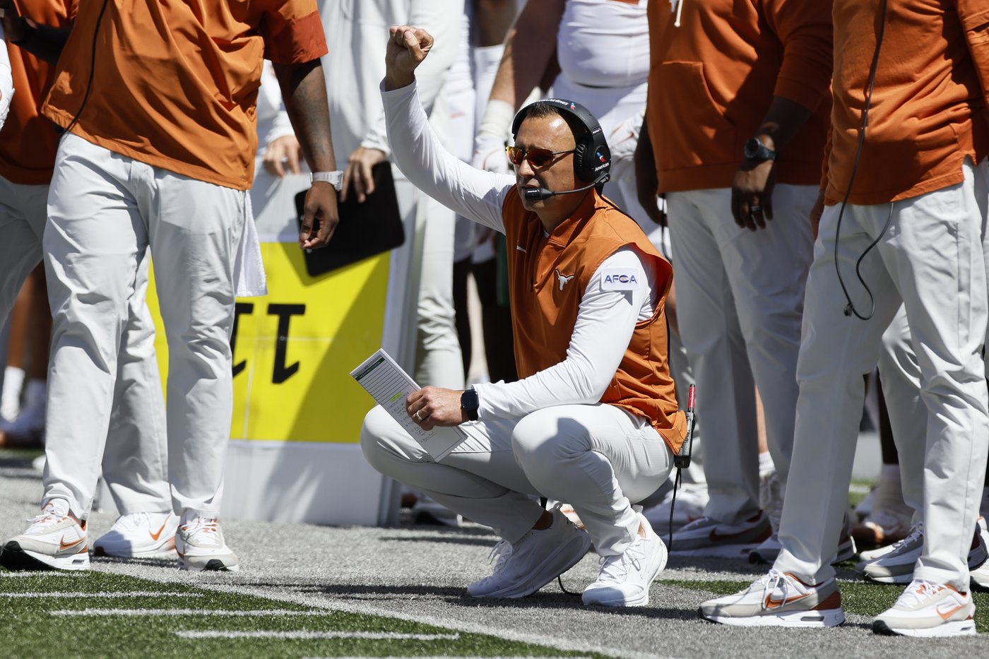Texas' Sarkisian dismisses question about QB Arch Manning possibly having throwing issues | iNFOnews.ca Texas' Sarkisian dismisses question about QB Arch Manning possibly having throwing issues | iNFOnews.ca