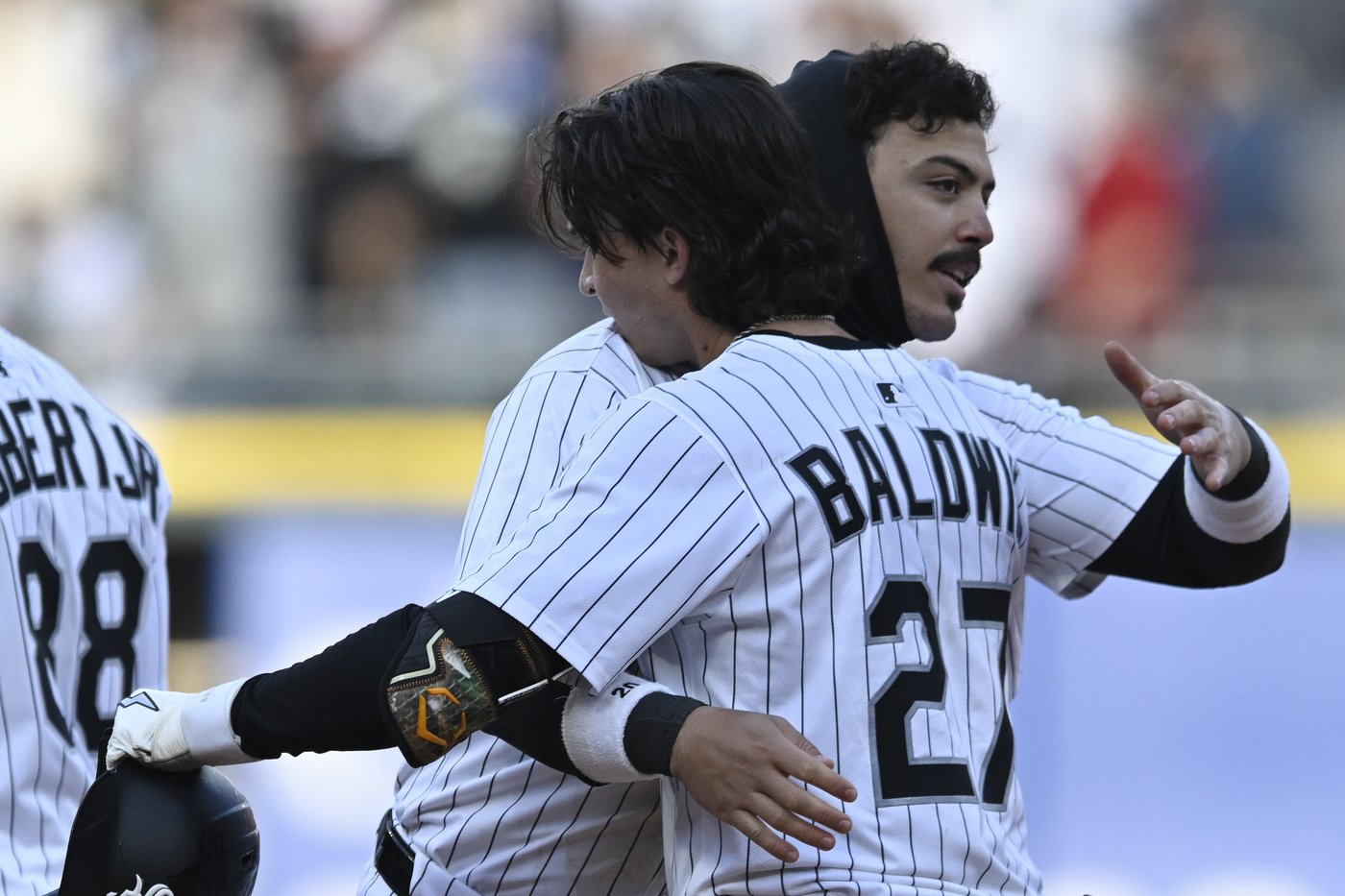 Baldwin's pinch-hit single in 9th lifts White Sox over Red Sox 3-2 | iNFOnews.ca Baldwin's pinch-hit single in 9th lifts White Sox over Red Sox 3-2 | iNFOnews.ca