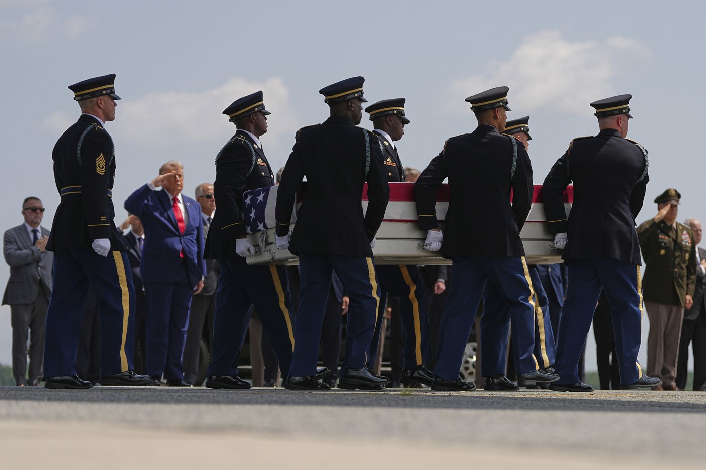 Trump pays respects to 4 US service members killed in the Middle East | iNFOnews.ca Trump pays respects to 4 US service members killed in the Middle East | iNFOnews.ca
