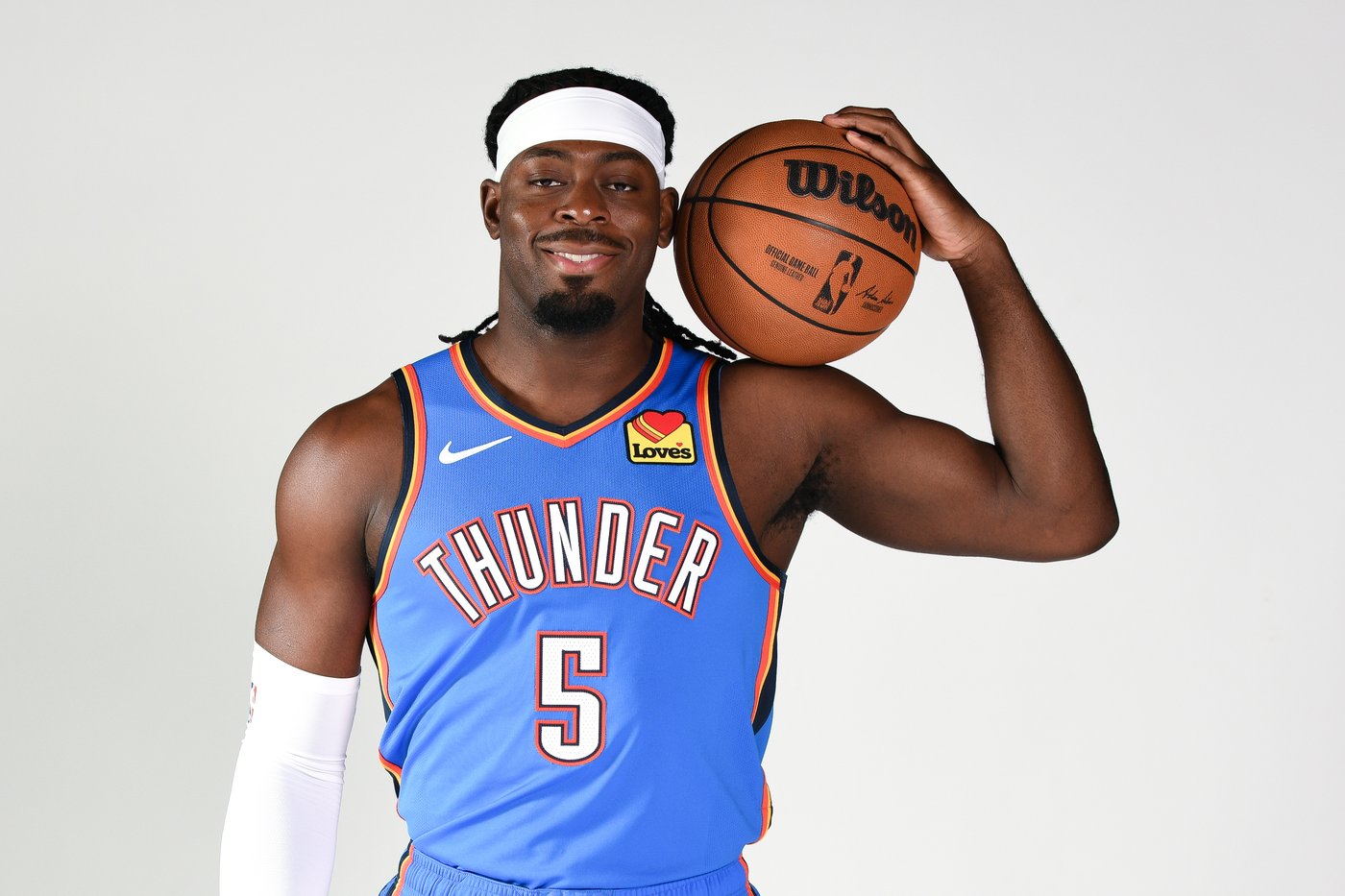 Shai Gilgeous-Alexander and the Thunder aim to defend their NBA title with familiar faces | iNFOnews.ca