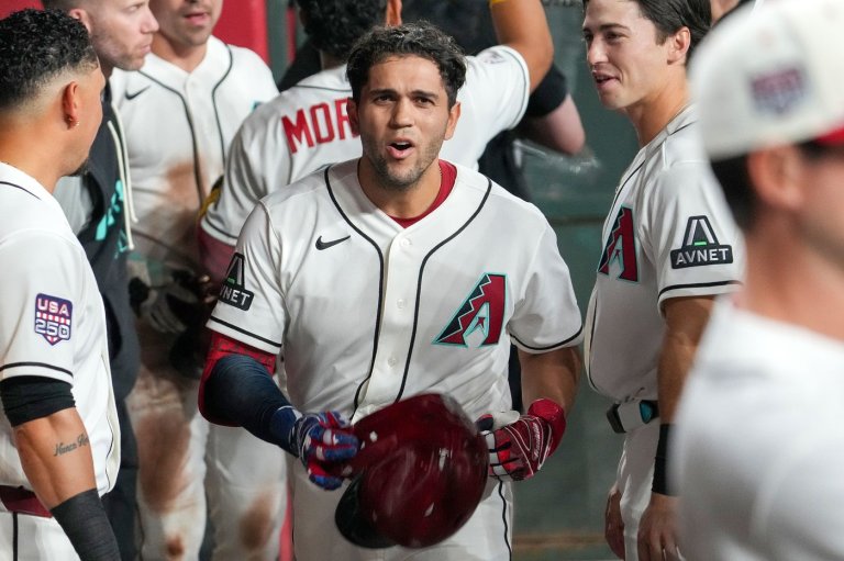 Del Castillo hist 3-run homer to lift Diamondbacks past Brewers 4-3 | iNFOnews.ca