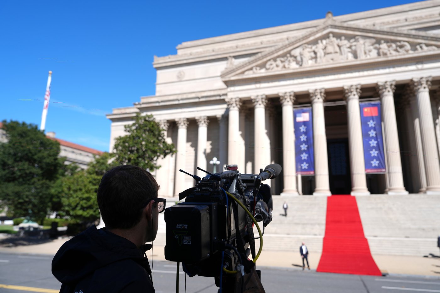 The White House network TV pool resumes operations after a dayslong ban of news outlets from grounds | iNFOnews.ca