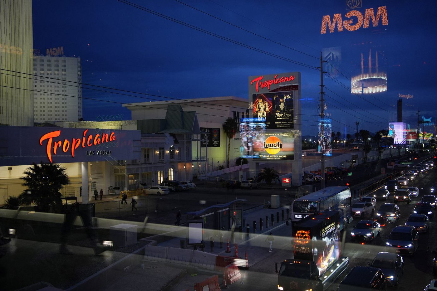 Las Vegas says goodbye to the Tropicana with a flashy casino implosion | iNFOnews.ca