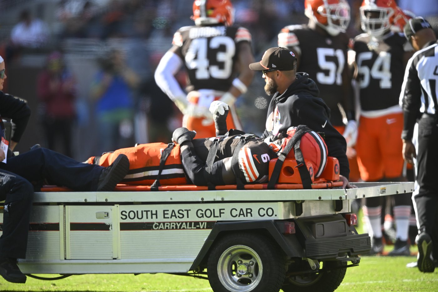 Browns LB Owusu-Koramoah suffers 'scary' neck injury, will spend night in hospital as precaution | iNFOnews.ca