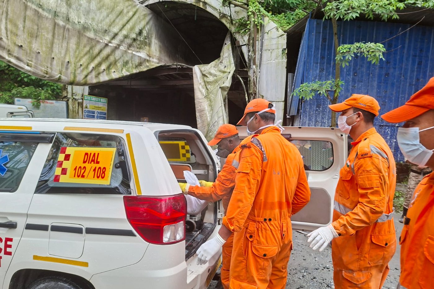 A blast in a tunnel at an Indian hydropower project leaves 12 dead and 13 missing | iNFOnews.ca