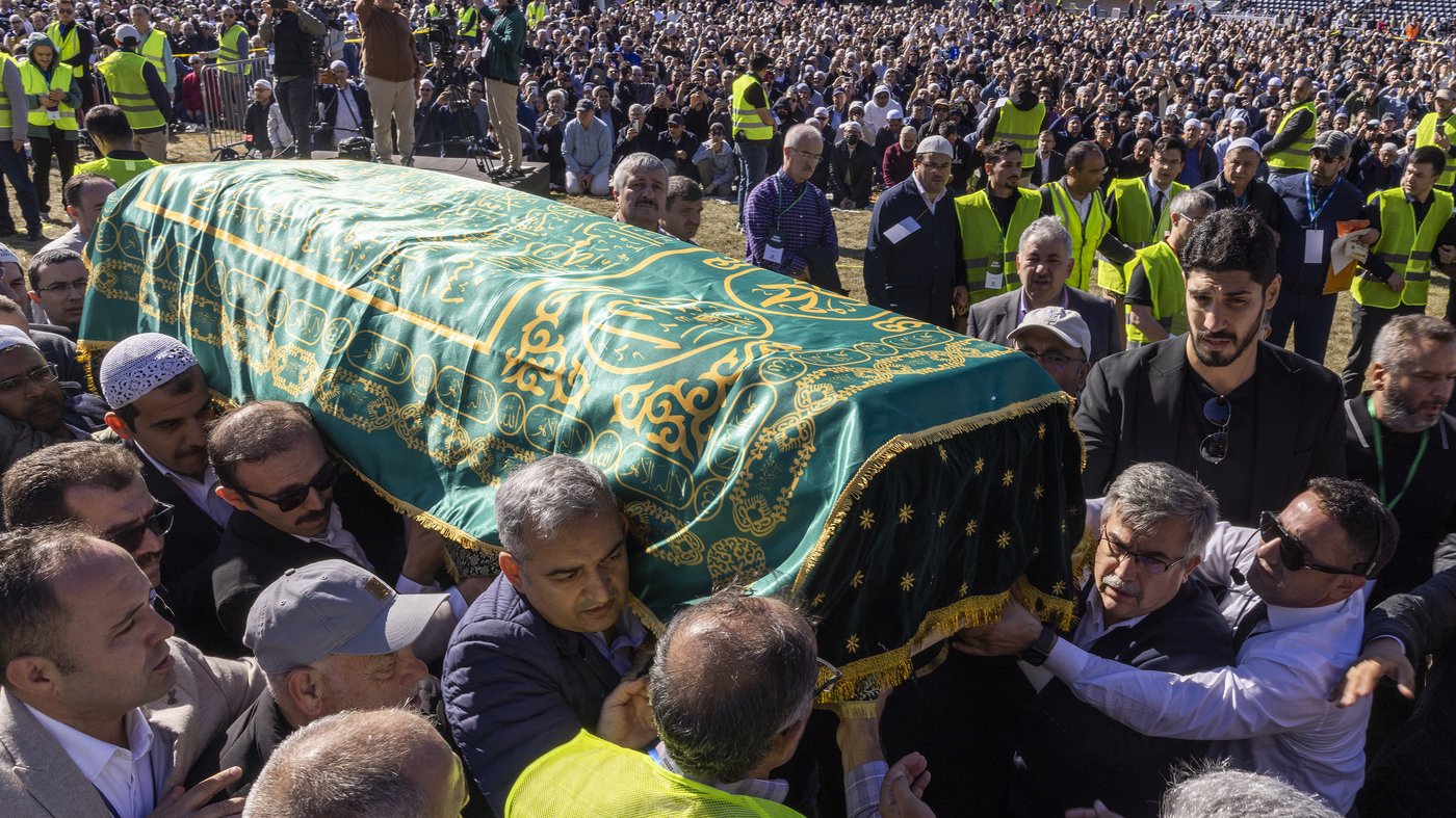 Thousands mourn Fethullah Gülen, a Turkish spiritual leader who died in the US | iNFOnews.ca