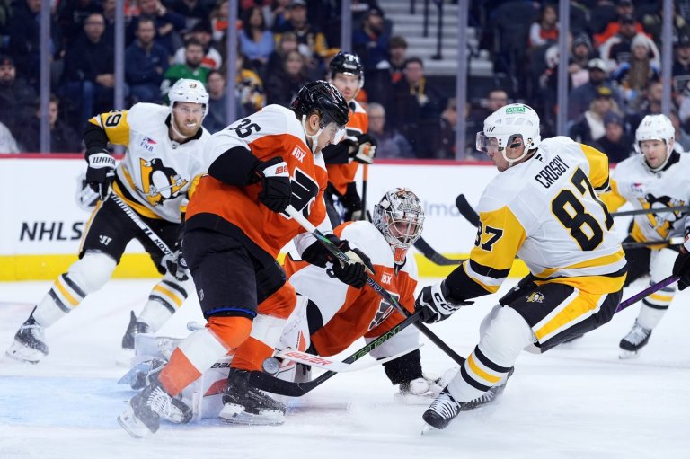Sidney Crosby nears Mario Lemieux's Penguins points record with 2 goals against Flyers | iNFOnews.ca