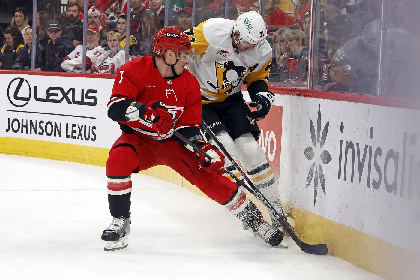 Hurricanes make it eight straight with 5-1 win over Penguins | iNFOnews.ca