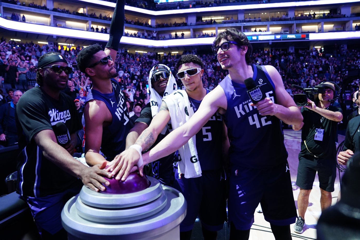 Raynaud scores 28 points to help the Kings beat the Pelicans | iNFOnews.ca Raynaud scores 28 points to help the Kings beat the Pelicans | iNFOnews.ca