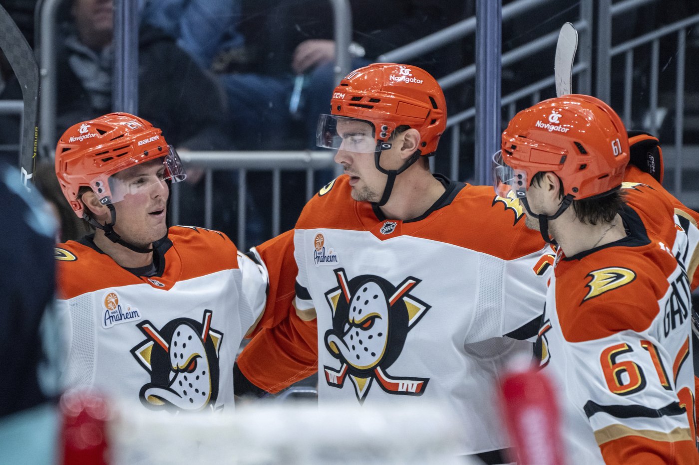 Gibson stops 42 shots as the Ducks beat the Kraken 5-2 | iNFOnews.ca