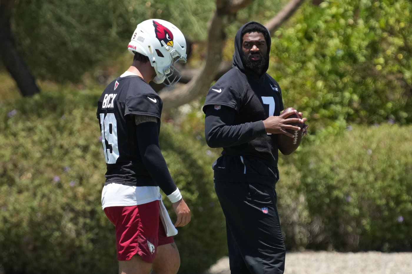 Quarterback Jacoby Brissett reports to Cardinals' mandatory camp, though future remains unclear | iNFOnews.ca