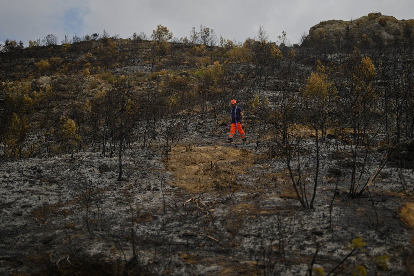 Firefighters battle to prevent reignition of France’s largest wildfire as residents return home | iNFOnews.ca Firefighters battle to prevent reignition of France’s largest wildfire as residents return home | iNFOnews.ca