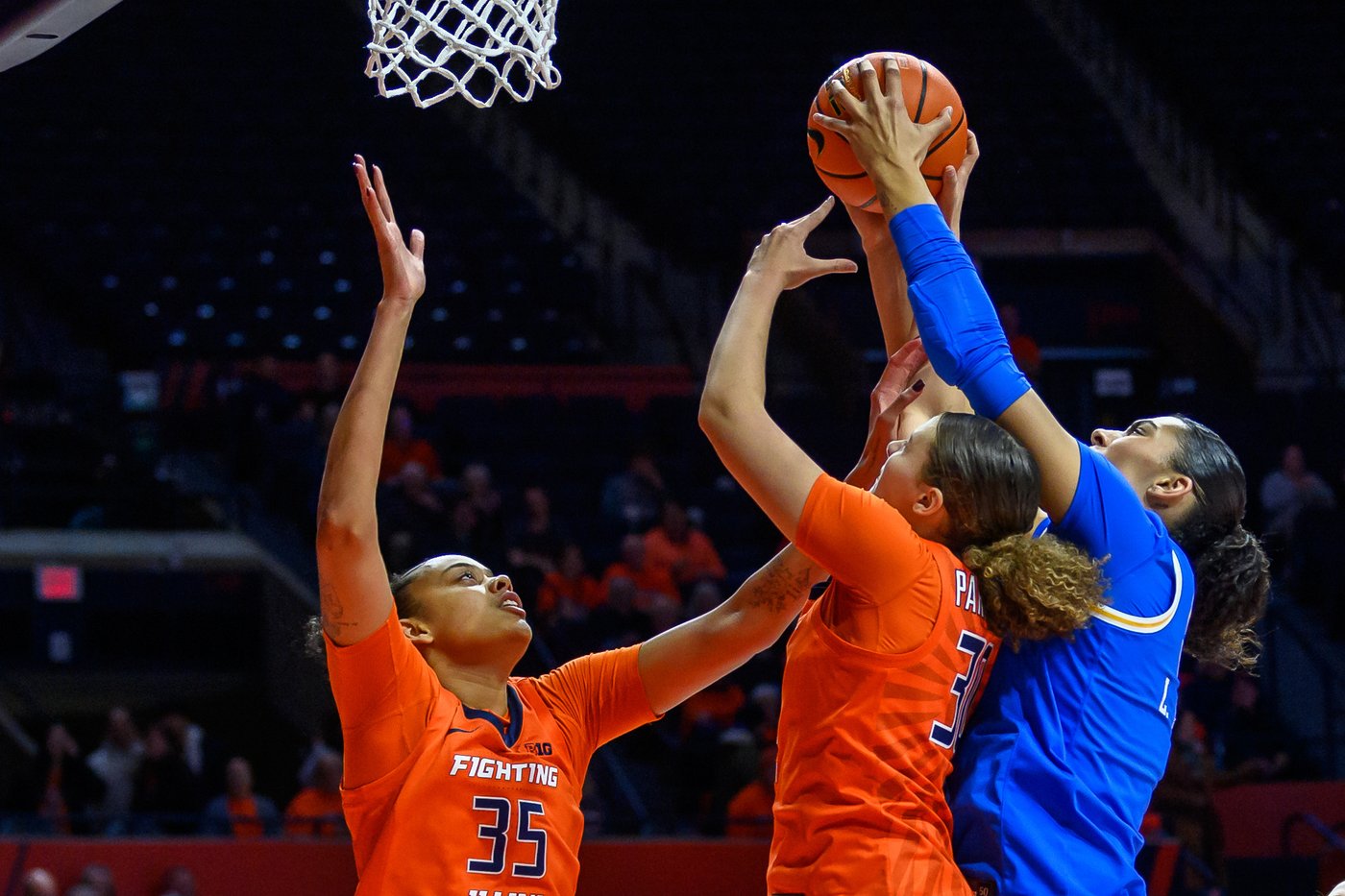 Foul trouble can't stop Lauren Betts in No. 2 UCLA's 80-67 win over Illinois | iNFOnews.ca