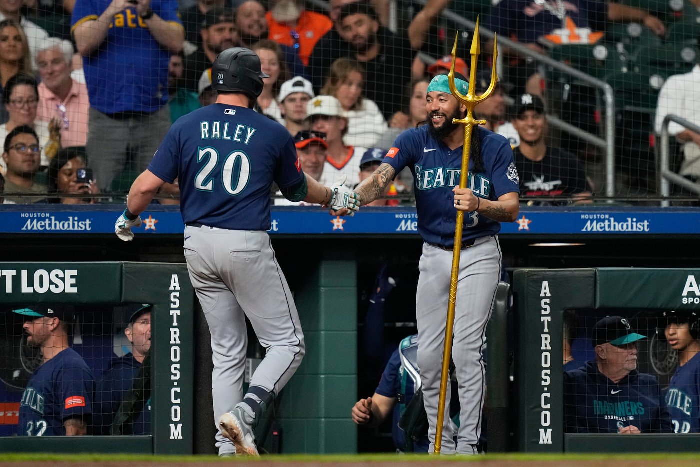 Cole’s 10th-inning RBI single lifts the Astros past the Mariners, 4-3 | iNFOnews.ca Cole’s 10th-inning RBI single lifts the Astros past the Mariners, 4-3 | iNFOnews.ca