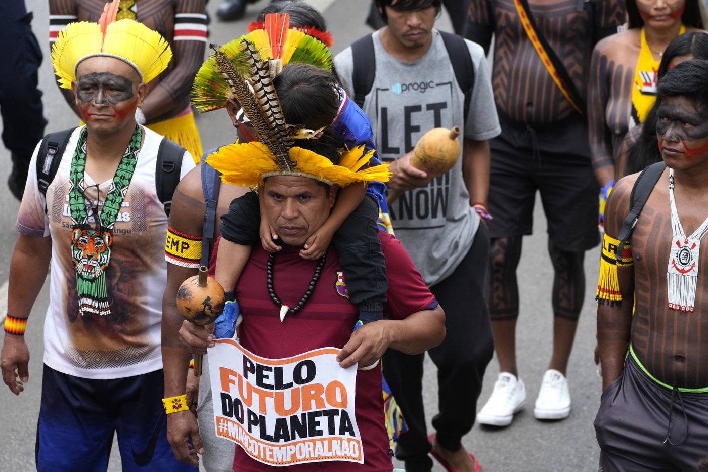 Indigenous people march in Brazil's capital against bill limiting land rights | iNFOnews.ca