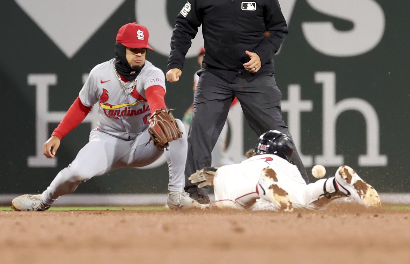Cardinals 2B Winn leaves game against Phillies due to lower back spasms | iNFOnews.ca