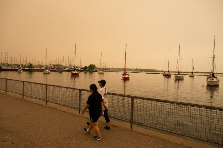 Do masks help? What about air conditioning? What to know about wildfire smoke protection | iNFOnews.ca
