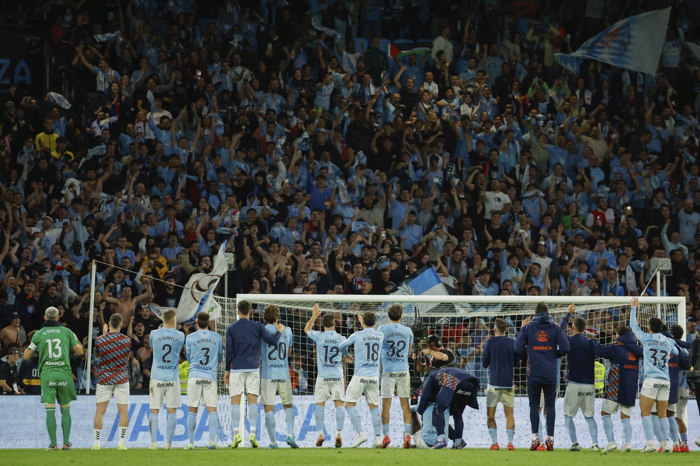 10-man Barcelona concedes two late goals in draw at Celta Vigo | iNFOnews.ca