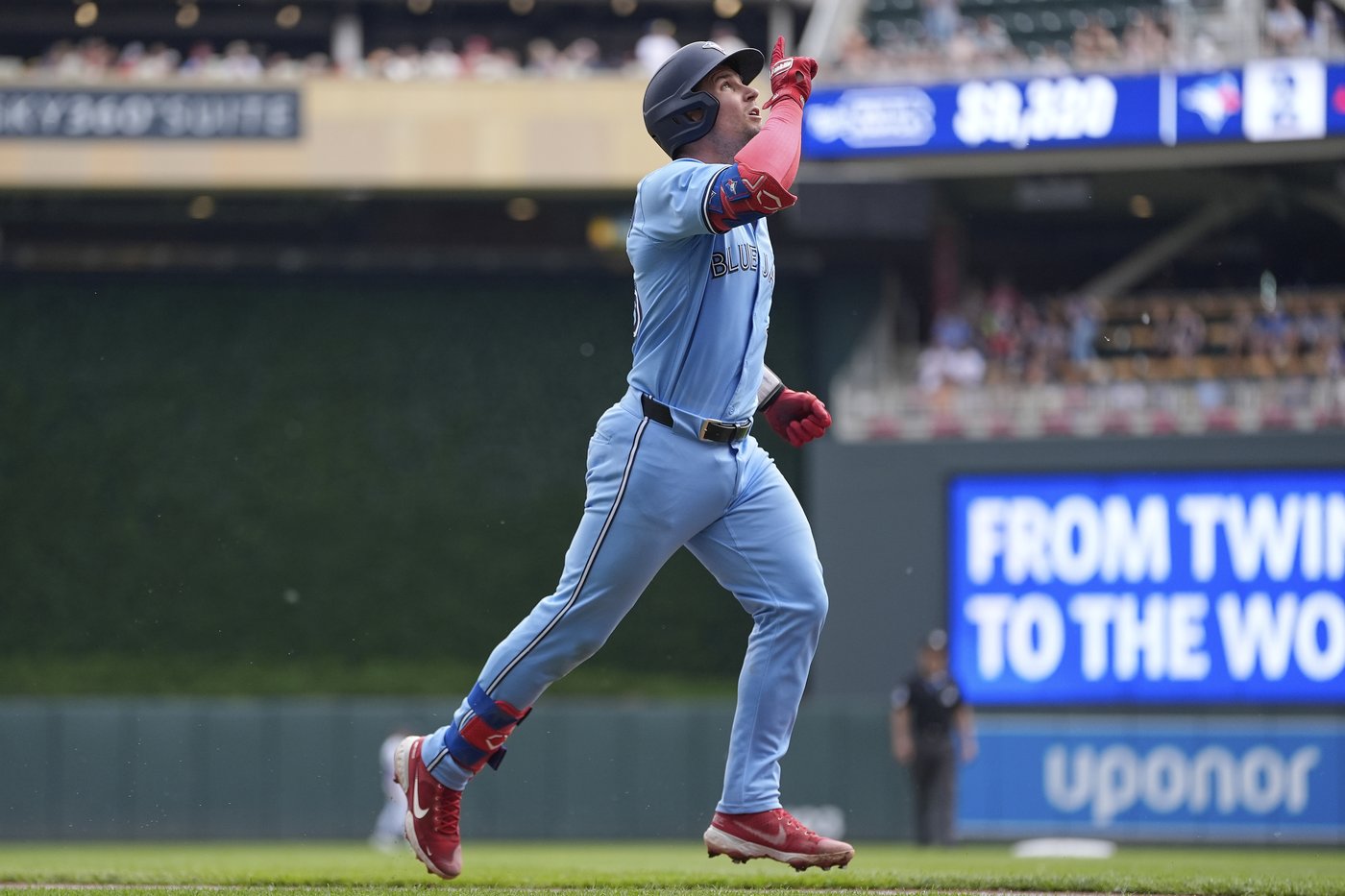 Springer hits go-ahead homer in Blue Jays' 5-4 win over Twins | iNFOnews.ca