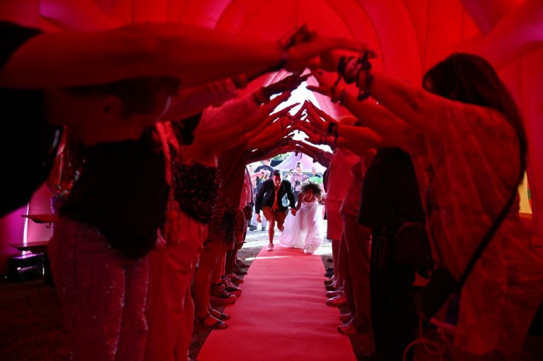 Dozens tie the metaphorical knot at Amsterdam's 'Married For A Day' Pride event | iNFOnews.ca