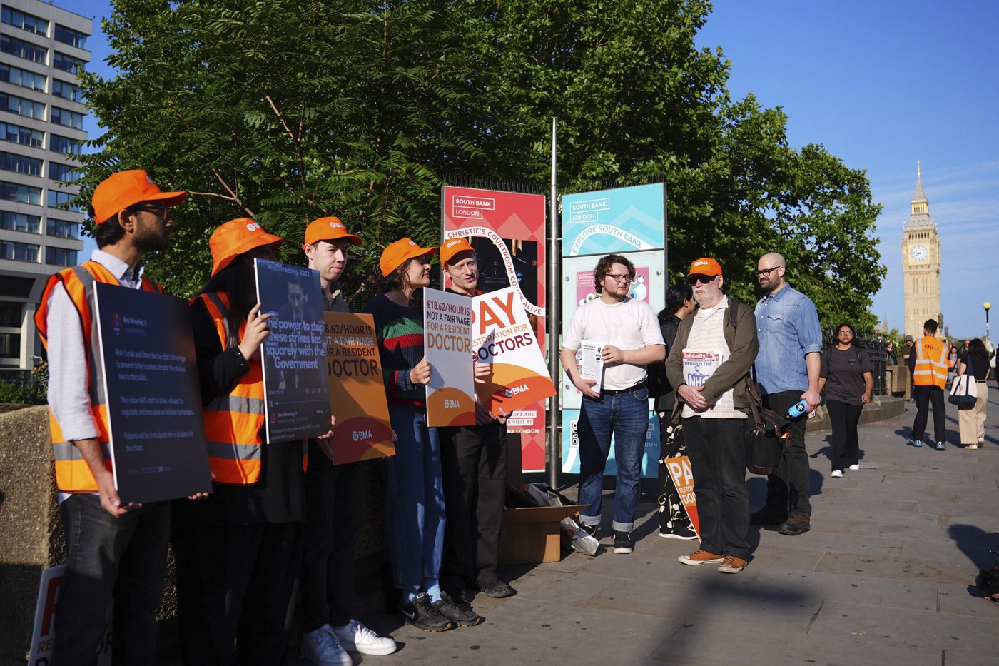 Doctors in England start a 5-day strike over pay. The government says it will hurt patients | iNFOnews.ca