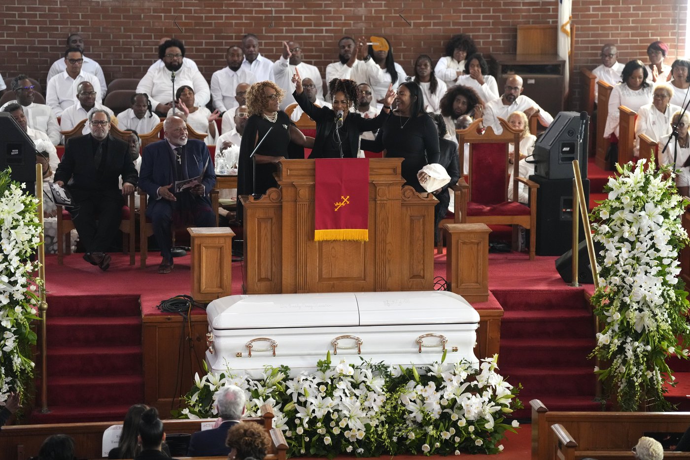 Cissy Houston mourned by Dionne Warwick, politicians and more at longtime church | iNFOnews.ca