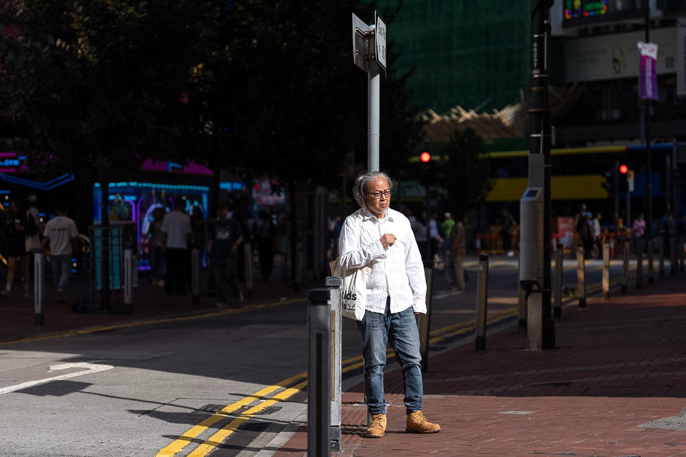 A Hong Kong artist trying to mark the Tiananmen crackdown is quickly stopped by police | iNFOnews.ca