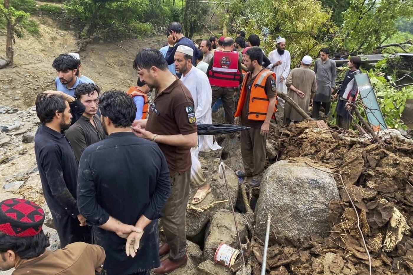 Flash floods triggered by heavy rains kill at least 49 people in northwestern Pakistan | iNFOnews.ca
