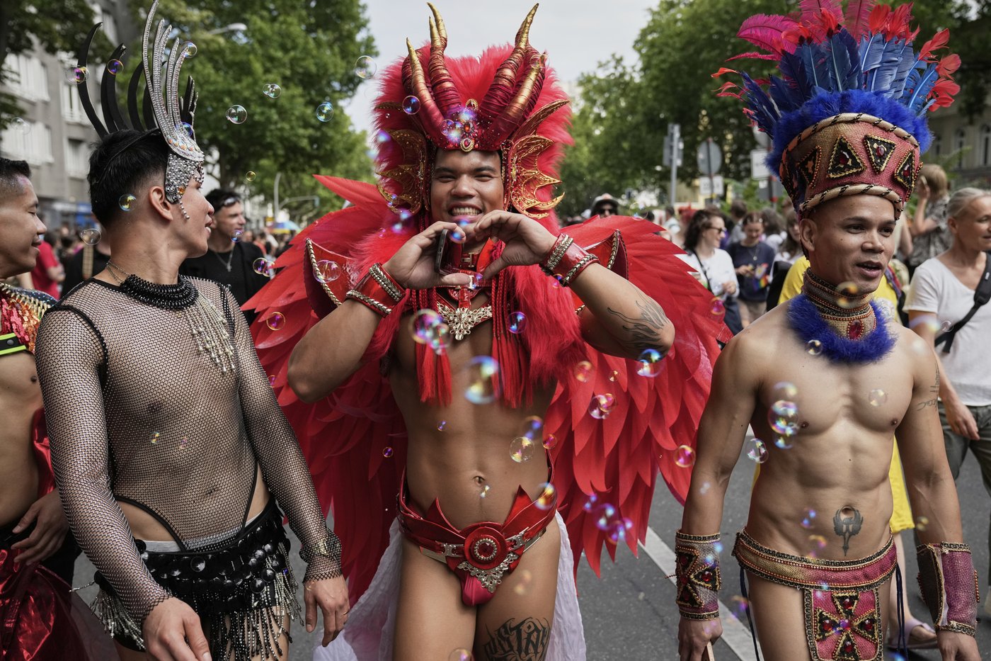 Berlin celebrates Pride parade with techno beats and rainbow flags | iNFOnews.ca