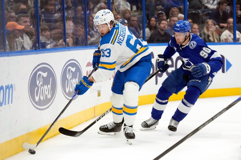 Lightning, defenseman JJ Moser agree on 8-year, $54 million extension | iNFOnews.ca