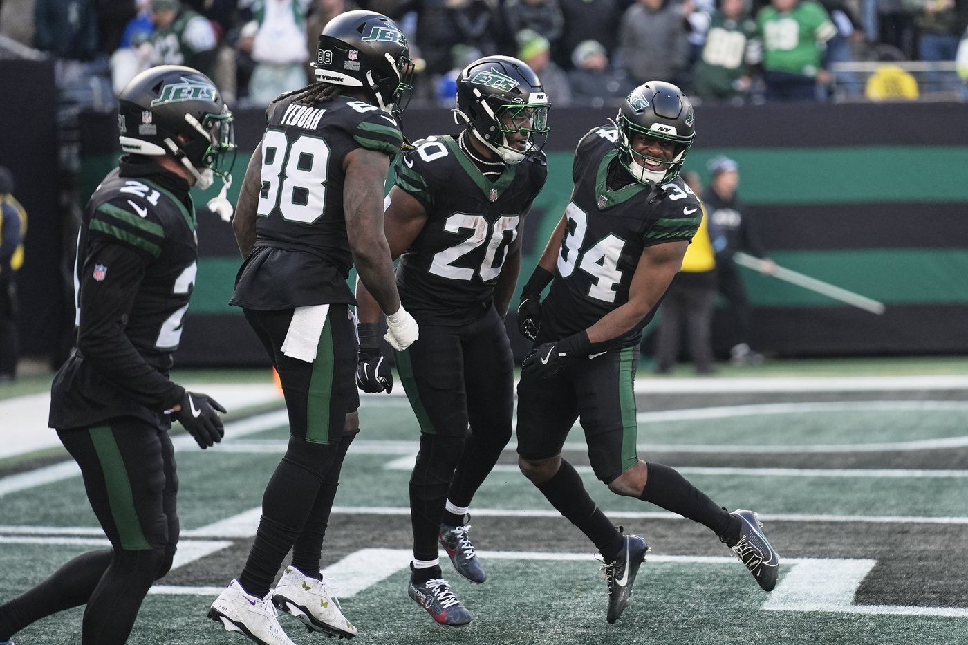 Williams' 92-yard INT return and Charbonnet's late TD run help Seahawks top Jets 26-21 | iNFOnews.ca