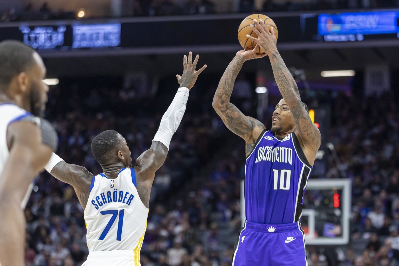 DeMar DeRozan scores 32 points in the Kings' 123-117 comeback victory over the Warriors | iNFOnews.ca DeMar DeRozan scores 32 points in the Kings' 123-117 comeback victory over the Warriors | iNFOnews.ca