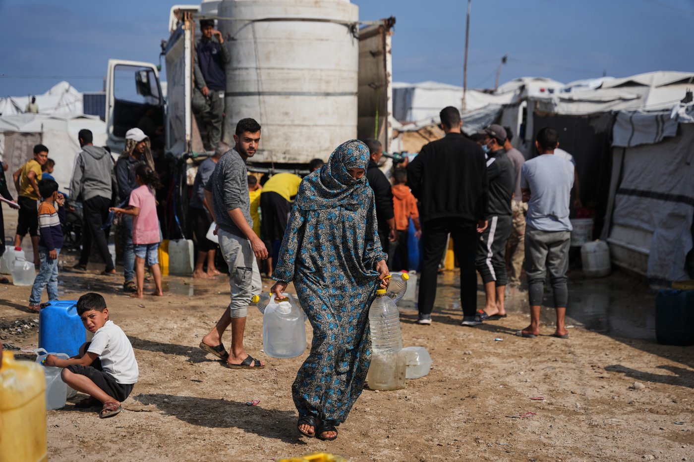 In Gaza, a desperate rush for water trucks persists more than 6 months after the ceasefire | iNFOnews.ca